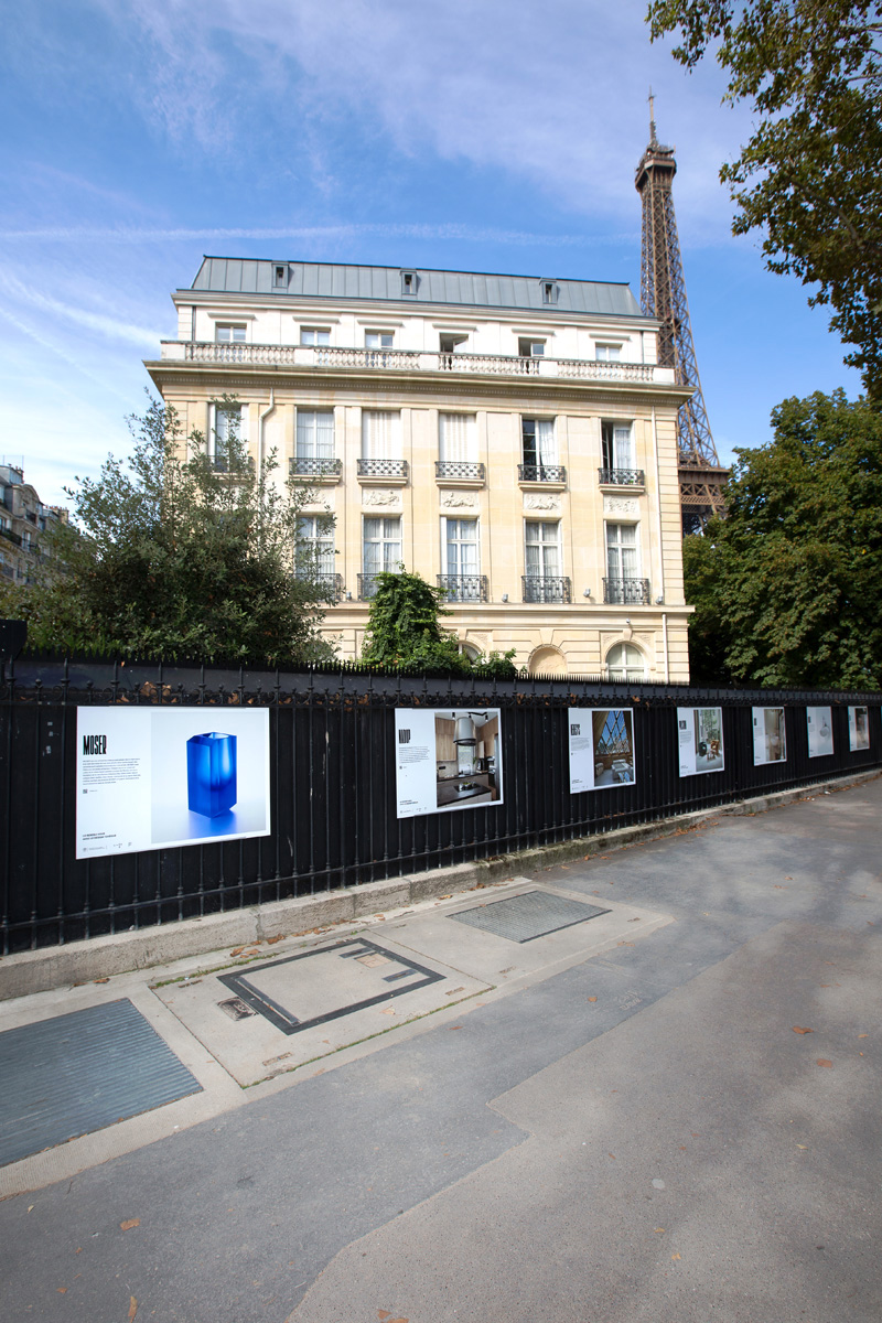 Výstava českého průmyslového designu na plotě Velvyslanectví ČR v Paříži
