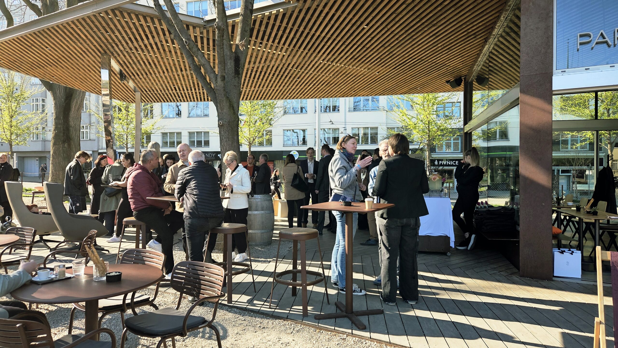 Vernisáž výstavy Český design v Brně: Setkání s výrobci, designéry a veřejností přilákalo přes 50 hostů